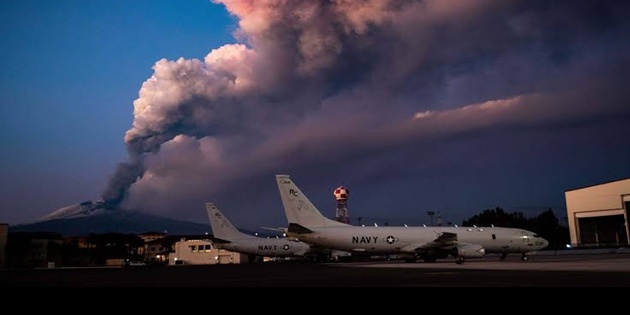 Etna Yanardağı Kül Püskürttü, Katanya Havalimanı Uçuşlara Kapatıldı